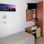 Arno Hotel