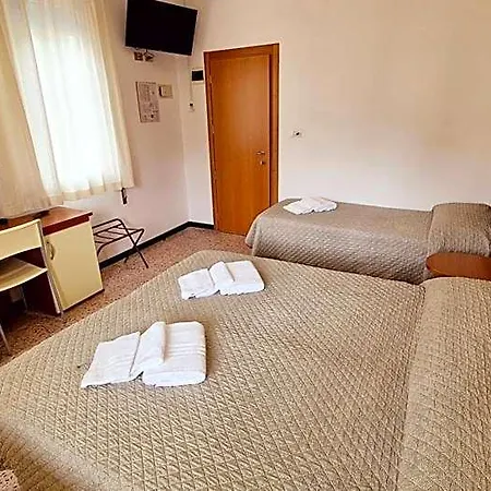 Hotel Arno 3*